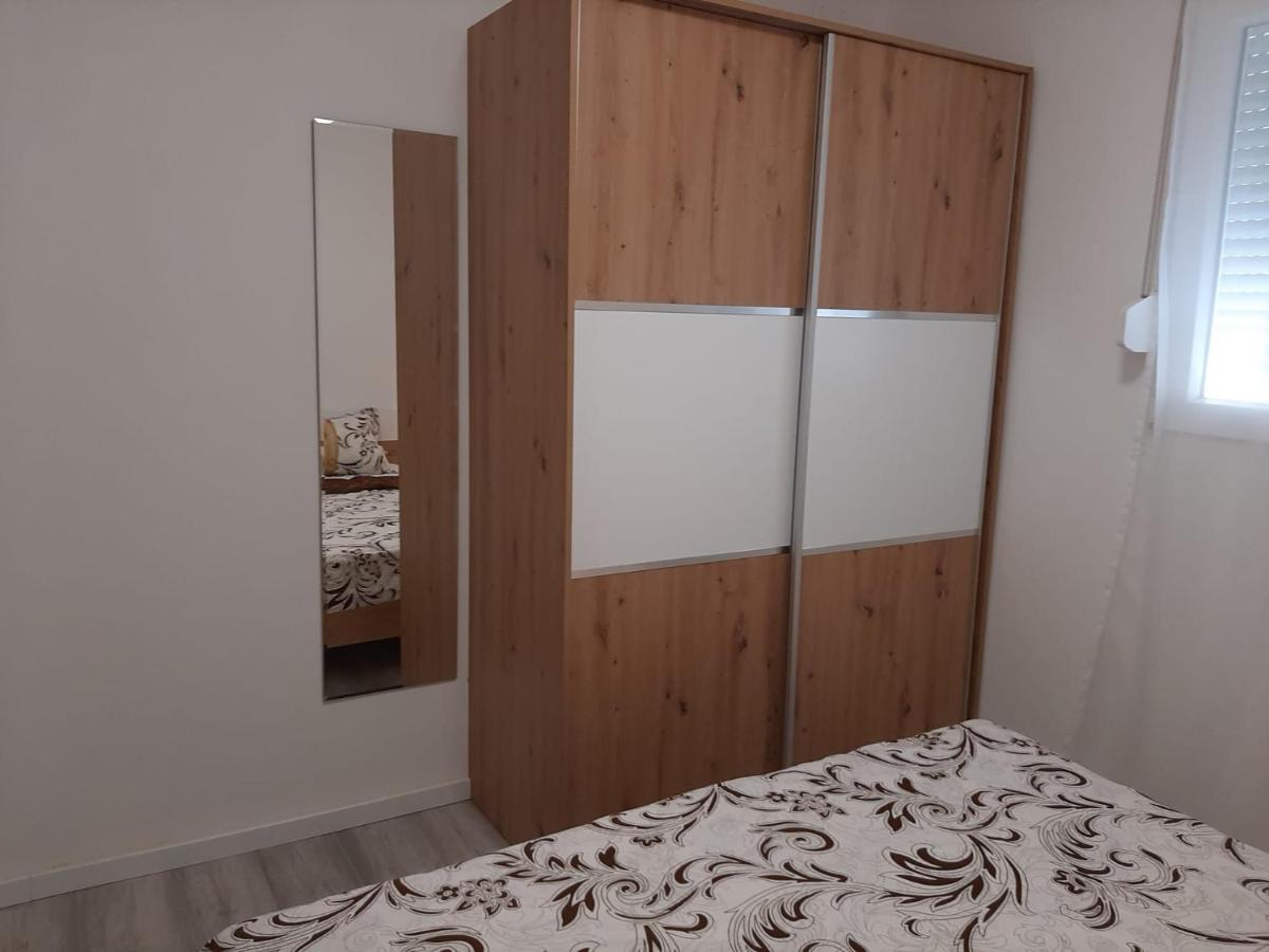 H&F Apartmani Vir Exterior foto