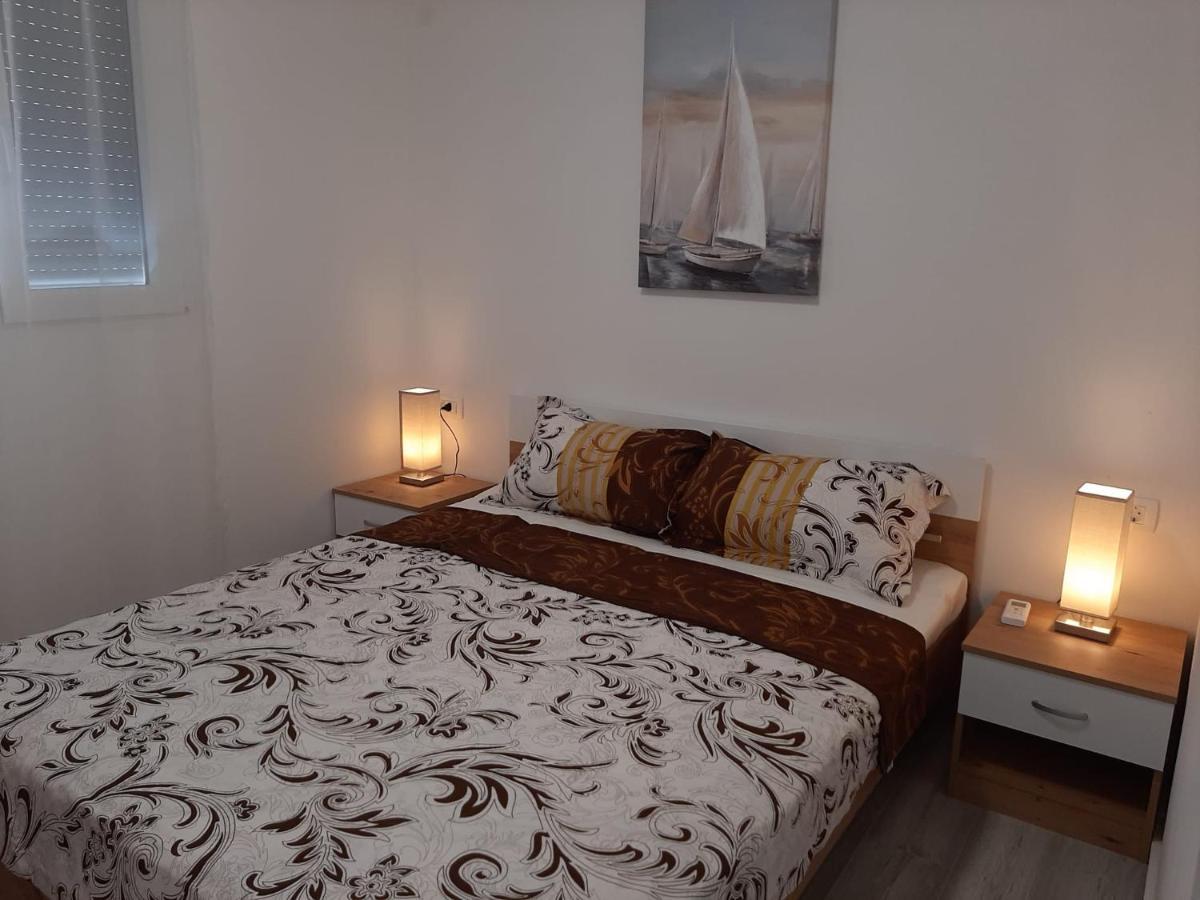 H&F Apartmani Vir Exterior foto